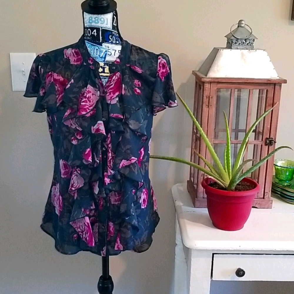 Super cute Converse floral blouse